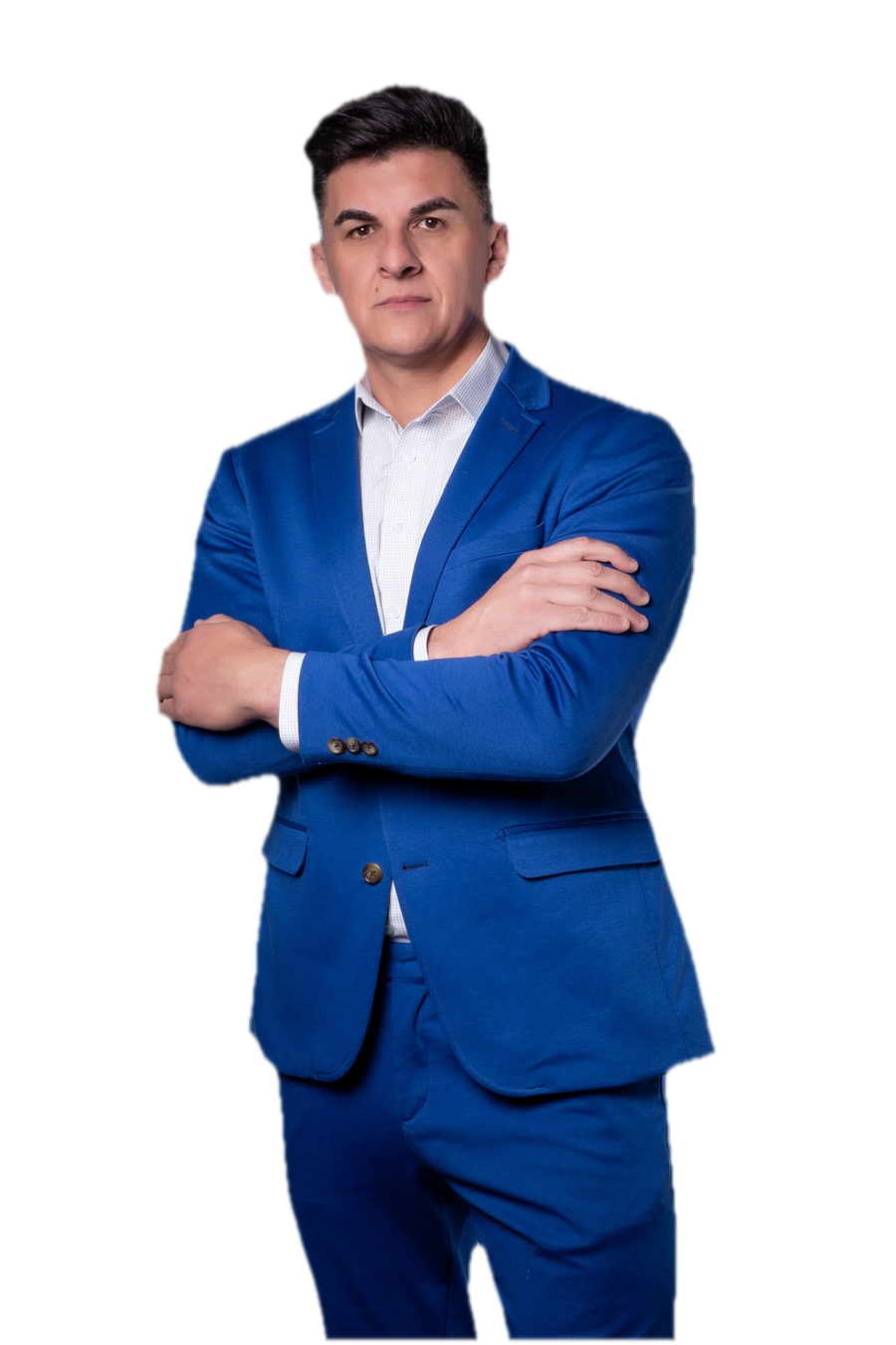 Fabiano Maestro de braços cruzados, terno azul royal